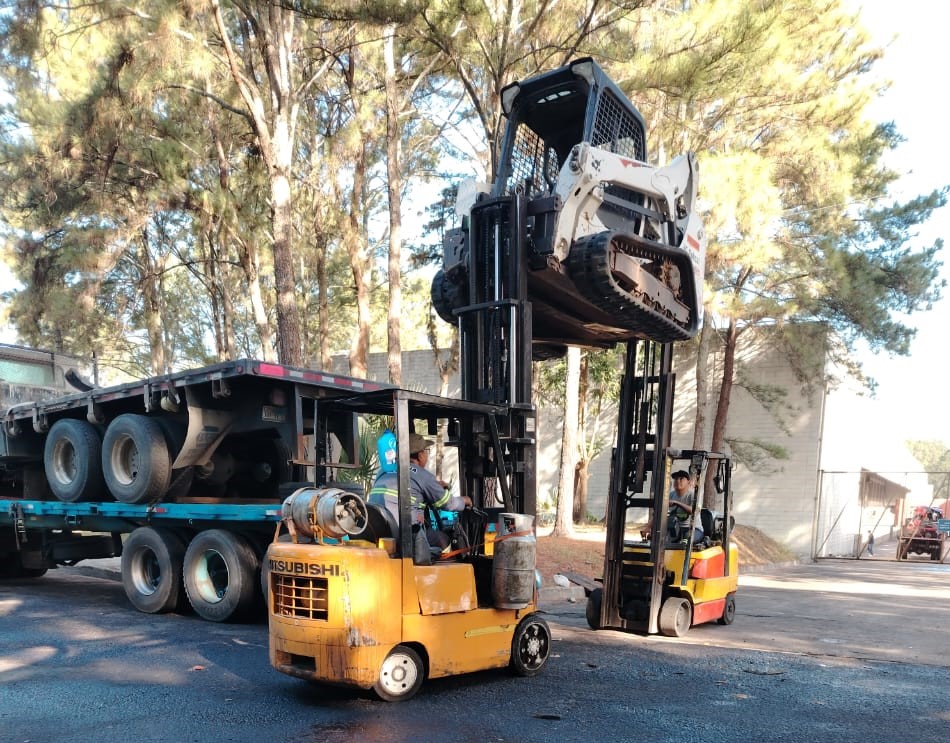 Carga de mercancía en almacén